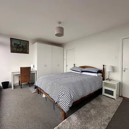 Grand Canal Dock Homestay Dublin